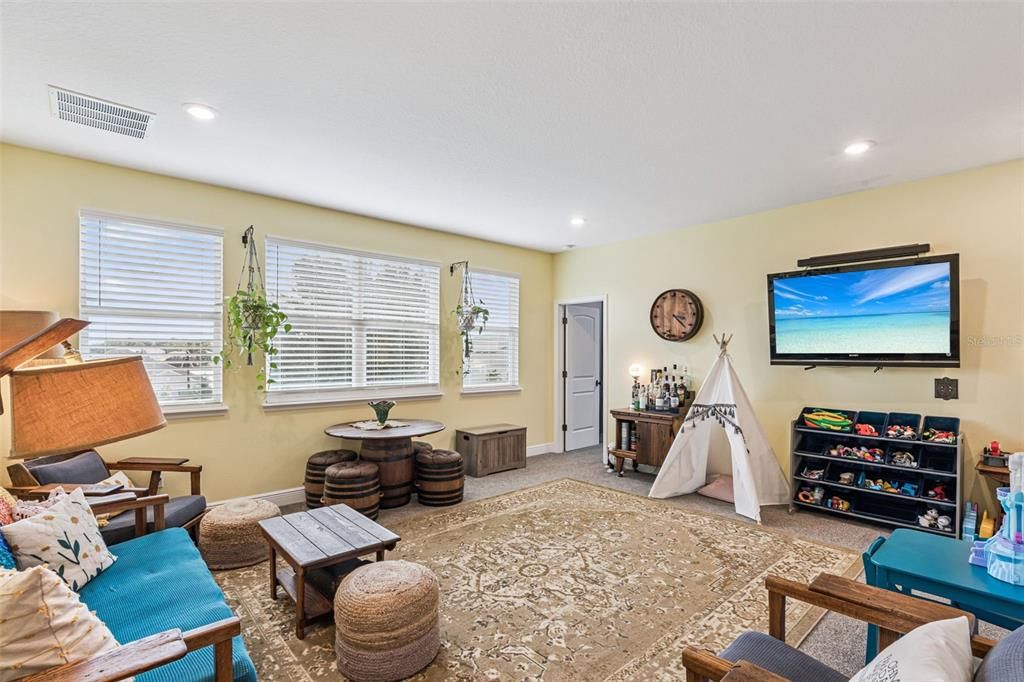 For Sale: $1,000,000 (5 beds, 4 baths, 3863 Square Feet)