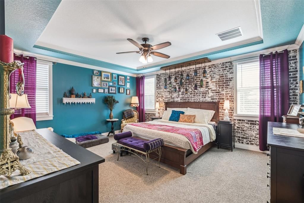 For Sale: $1,000,000 (5 beds, 4 baths, 3863 Square Feet)