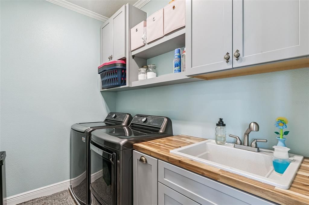 For Sale: $1,000,000 (5 beds, 4 baths, 3863 Square Feet)