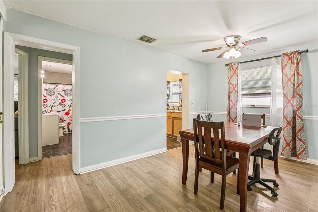 Active With Contract: $170,000 (3 beds, 1 baths, 1064 Square Feet)