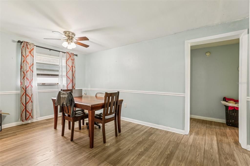 Active With Contract: $170,000 (3 beds, 1 baths, 1064 Square Feet)