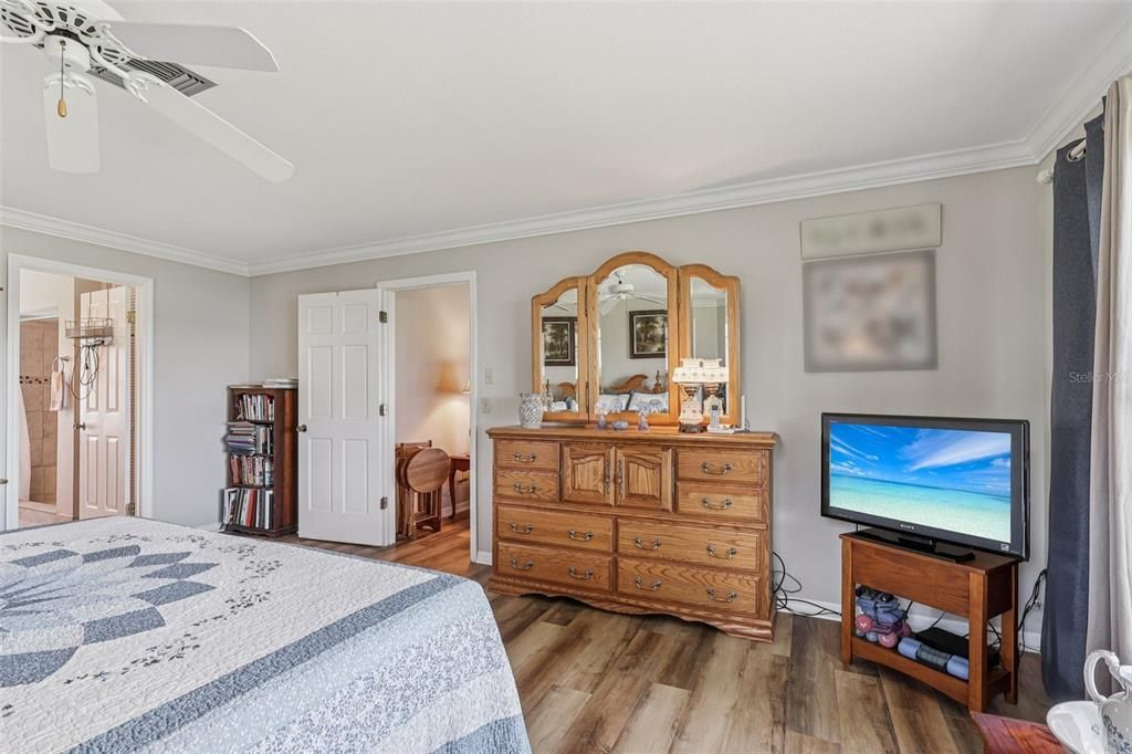 For Sale: $895,000 (3 beds, 2 baths, 2322 Square Feet)