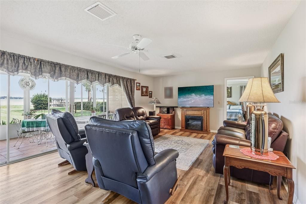 For Sale: $895,000 (3 beds, 2 baths, 2322 Square Feet)