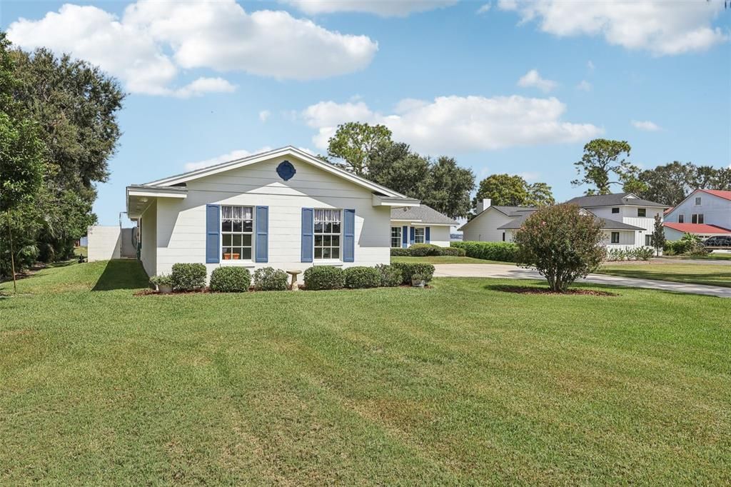 For Sale: $895,000 (3 beds, 2 baths, 2322 Square Feet)