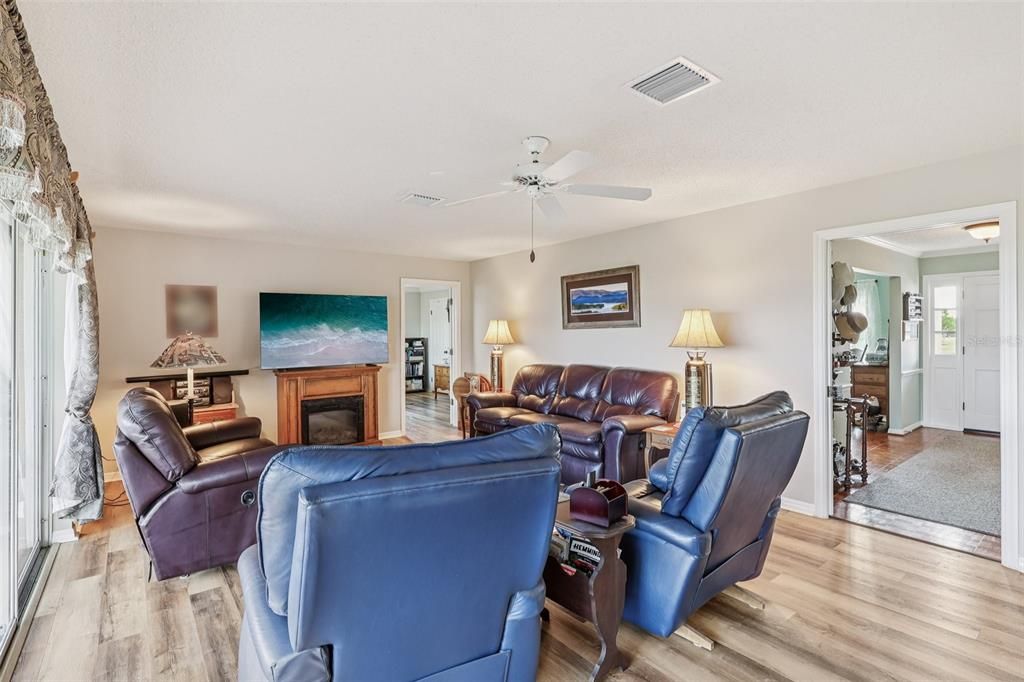 For Sale: $895,000 (3 beds, 2 baths, 2322 Square Feet)