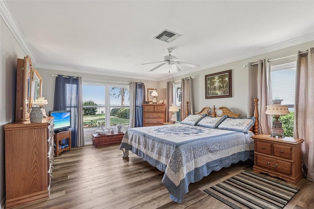 For Sale: $895,000 (3 beds, 2 baths, 2322 Square Feet)