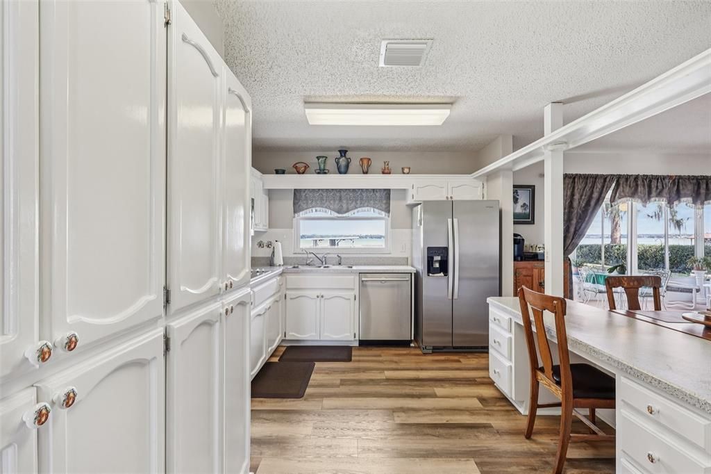 For Sale: $895,000 (3 beds, 2 baths, 2322 Square Feet)