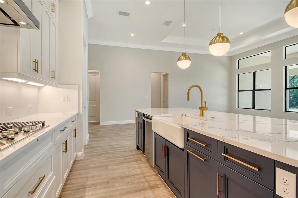 На продажу: $1,015,990 (3 спален, 2 ванн, 2455 Квадратных фут)