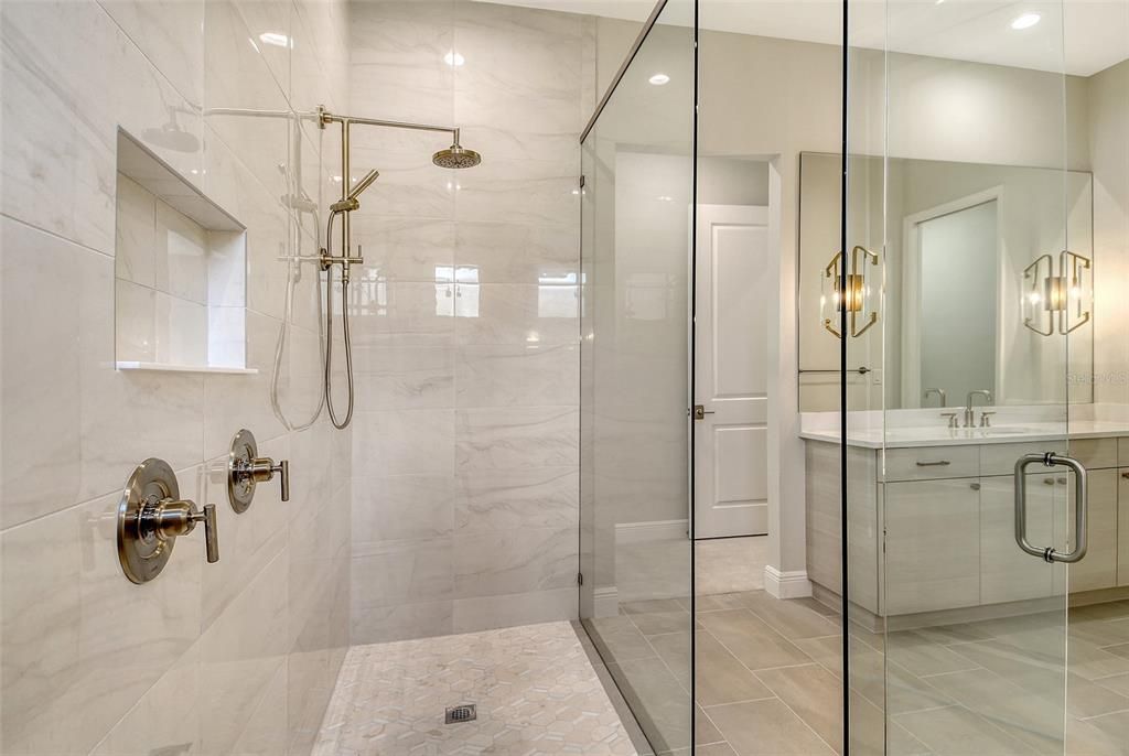 На продажу: $1,015,990 (3 спален, 2 ванн, 2455 Квадратных фут)