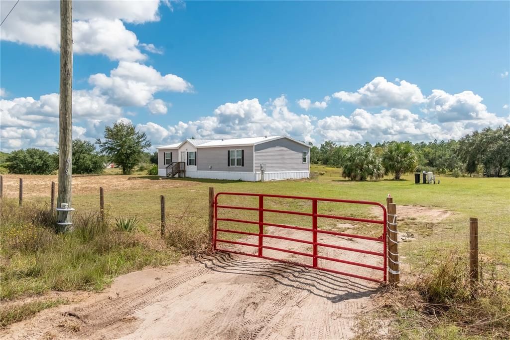 For Sale: $315,000 (3 beds, 2 baths, 1456 Square Feet)