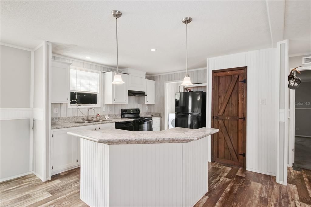 For Sale: $315,000 (3 beds, 2 baths, 1456 Square Feet)