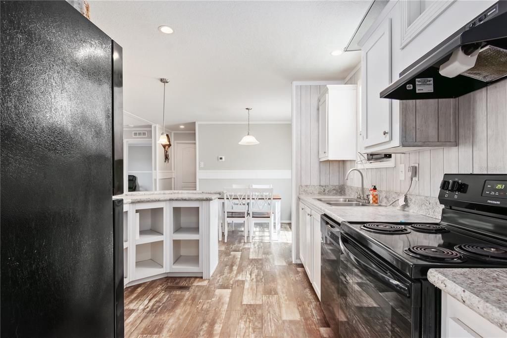 For Sale: $315,000 (3 beds, 2 baths, 1456 Square Feet)