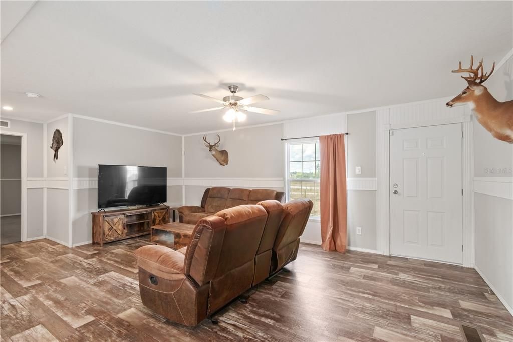 For Sale: $315,000 (3 beds, 2 baths, 1456 Square Feet)