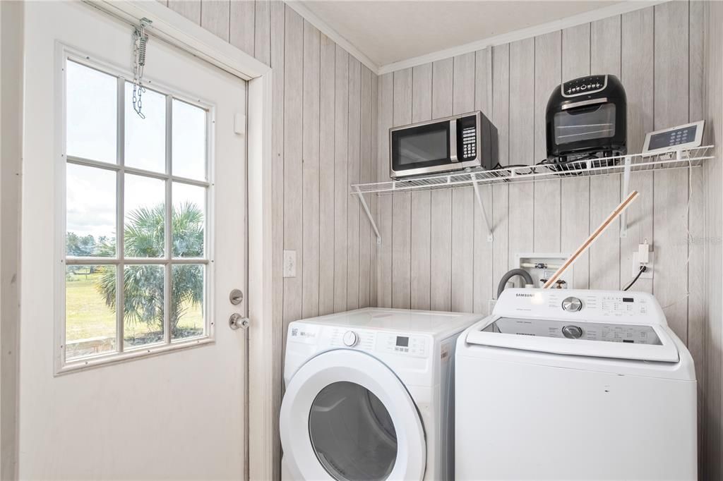 For Sale: $315,000 (3 beds, 2 baths, 1456 Square Feet)