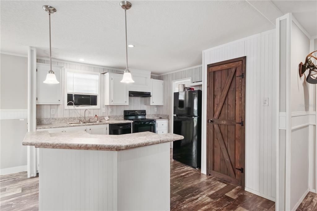 For Sale: $315,000 (3 beds, 2 baths, 1456 Square Feet)