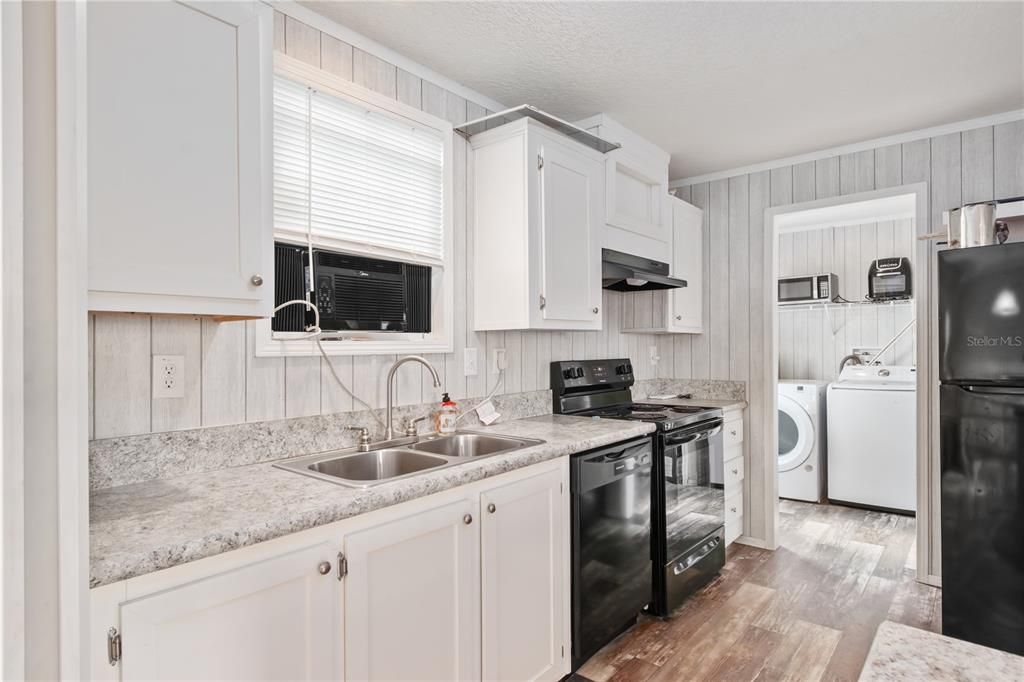 For Sale: $315,000 (3 beds, 2 baths, 1456 Square Feet)