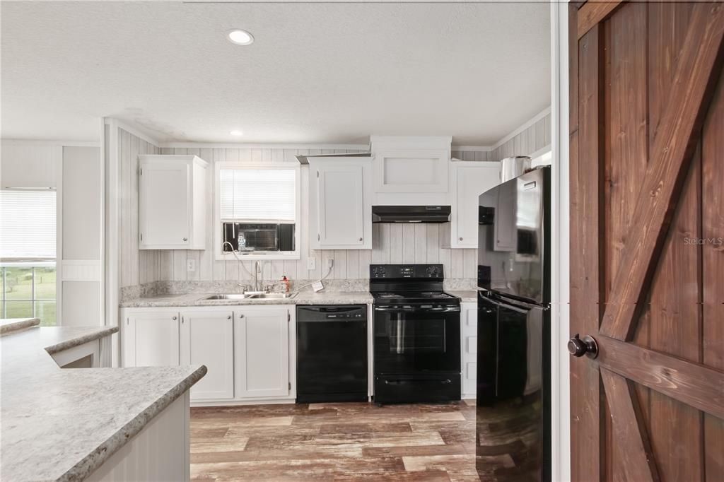 For Sale: $315,000 (3 beds, 2 baths, 1456 Square Feet)