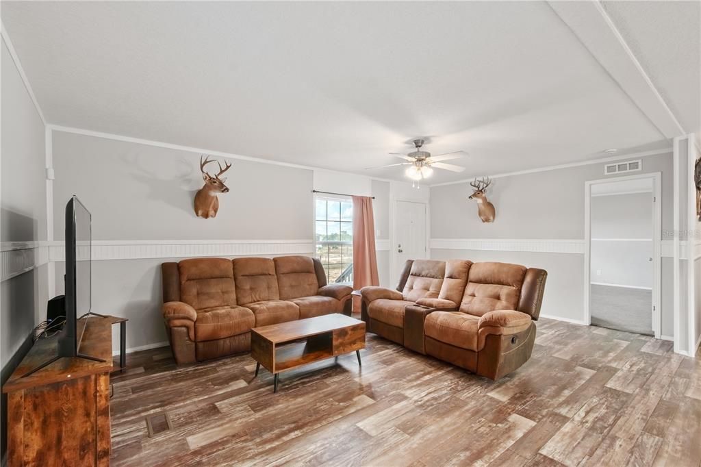 For Sale: $315,000 (3 beds, 2 baths, 1456 Square Feet)