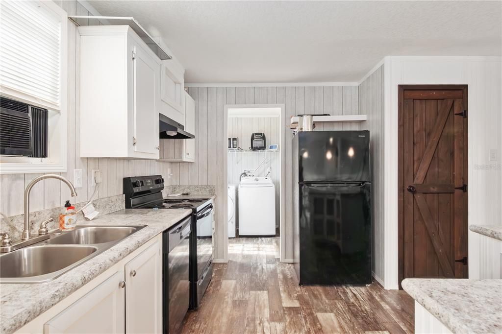 For Sale: $315,000 (3 beds, 2 baths, 1456 Square Feet)