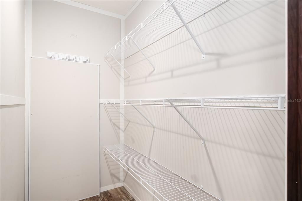 For Sale: $315,000 (3 beds, 2 baths, 1456 Square Feet)