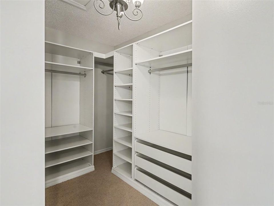 Под контрактом: $849,990 (4 спален, 3 ванн, 3141 Квадратных фут)
