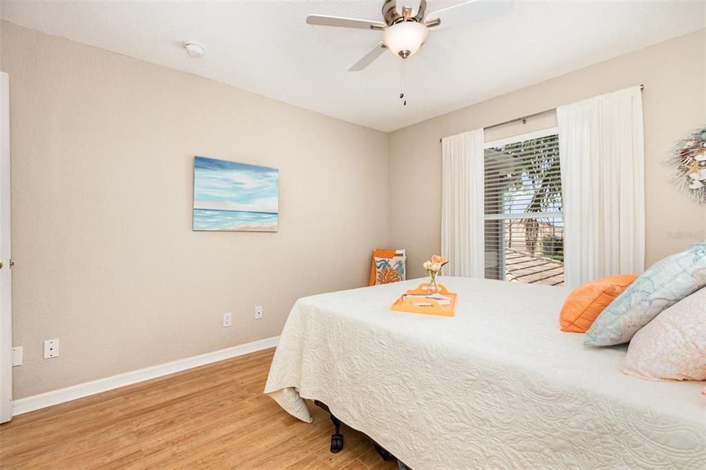 Под контрактом: $249,900 (2 спален, 2 ванн, 1316 Квадратных фут)