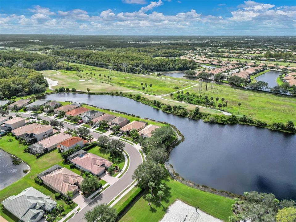 Под контрактом: $249,900 (2 спален, 2 ванн, 1316 Квадратных фут)