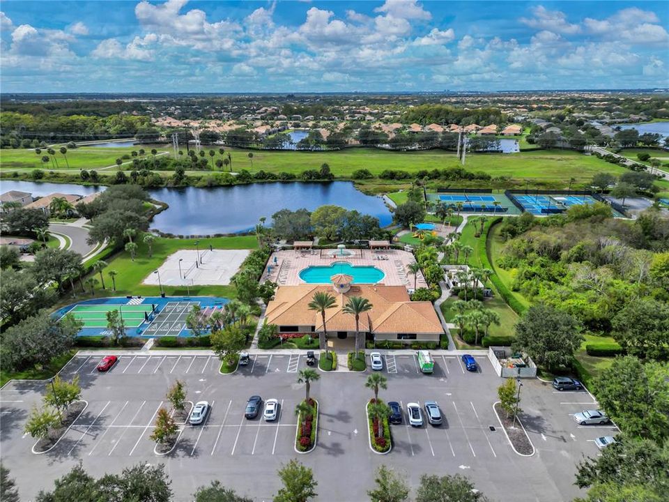 Под контрактом: $249,900 (2 спален, 2 ванн, 1316 Квадратных фут)