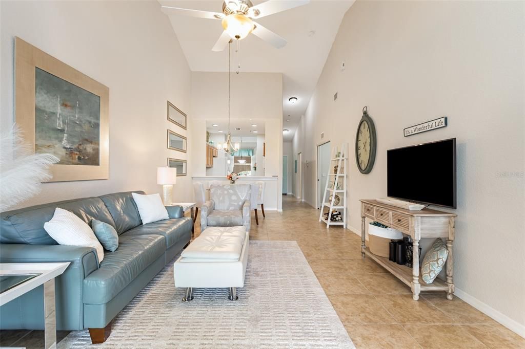 Под контрактом: $249,900 (2 спален, 2 ванн, 1316 Квадратных фут)