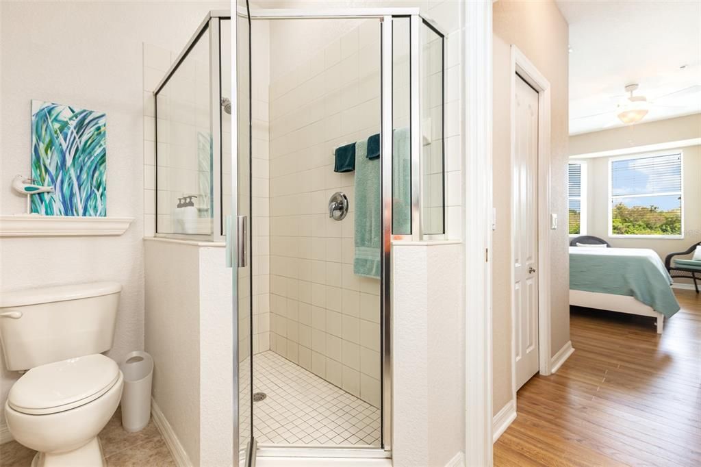 Под контрактом: $249,900 (2 спален, 2 ванн, 1316 Квадратных фут)