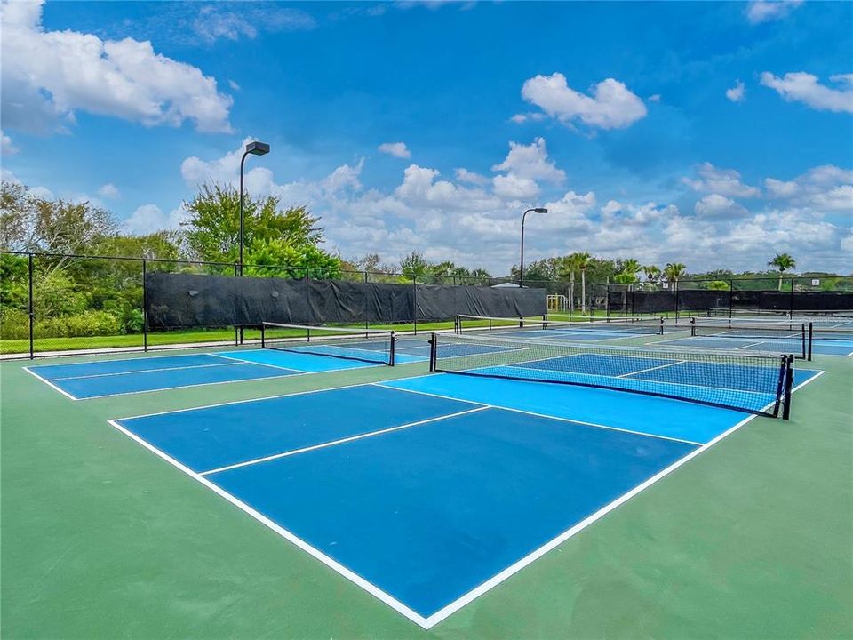 Под контрактом: $249,900 (2 спален, 2 ванн, 1316 Квадратных фут)