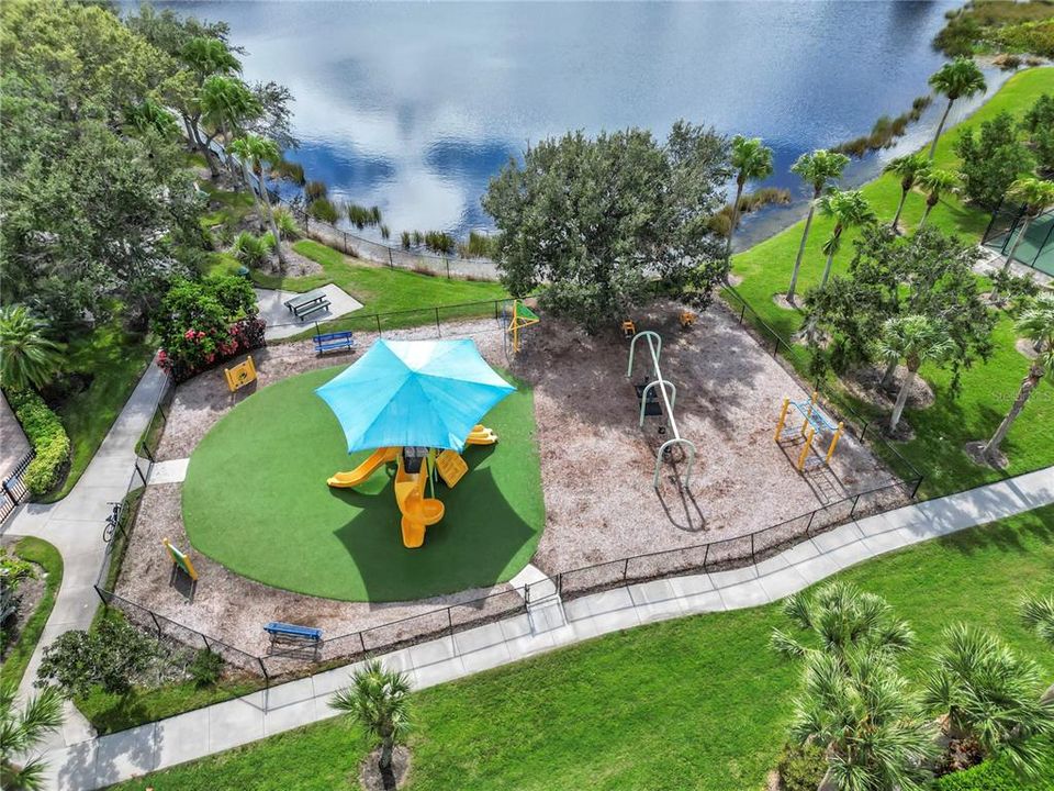 Под контрактом: $249,900 (2 спален, 2 ванн, 1316 Квадратных фут)