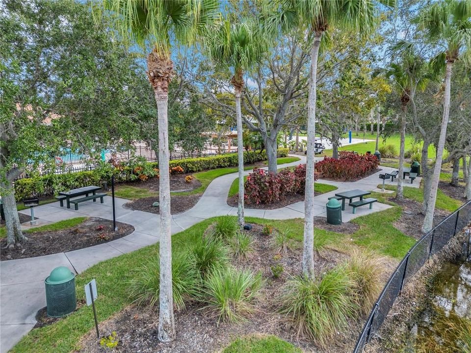 Под контрактом: $249,900 (2 спален, 2 ванн, 1316 Квадратных фут)