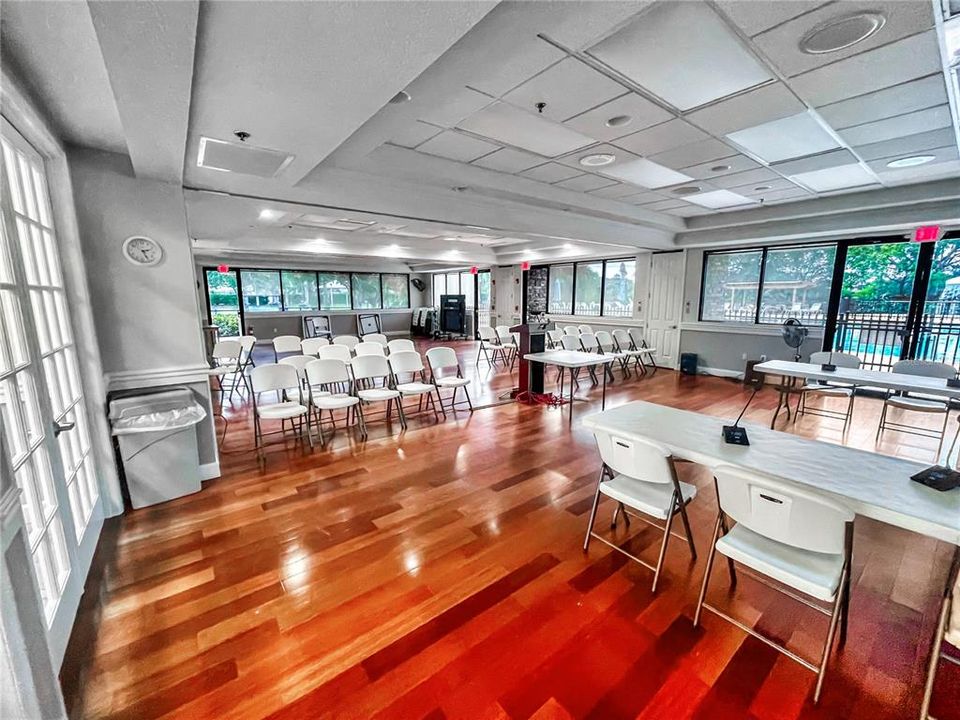 Под контрактом: $249,900 (2 спален, 2 ванн, 1316 Квадратных фут)