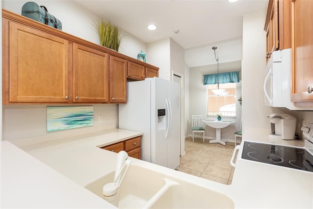 Под контрактом: $249,900 (2 спален, 2 ванн, 1316 Квадратных фут)