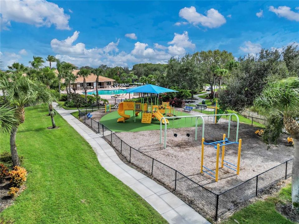 Под контрактом: $249,900 (2 спален, 2 ванн, 1316 Квадратных фут)