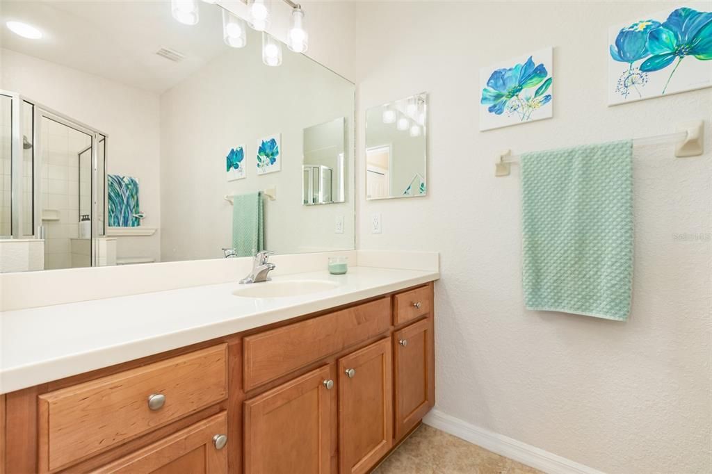 Под контрактом: $249,900 (2 спален, 2 ванн, 1316 Квадратных фут)