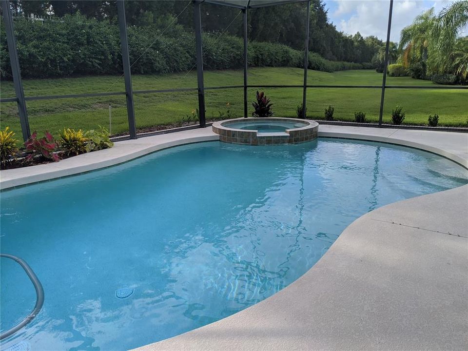 Activo con contrato: $3,495 (2 camas, 2 baños, 2186 Pies cuadrados)