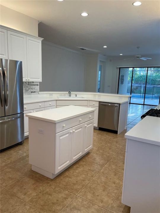 Activo con contrato: $3,495 (2 camas, 2 baños, 2186 Pies cuadrados)