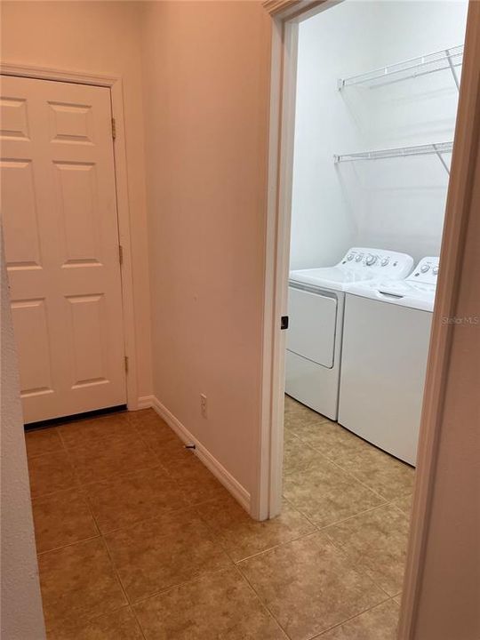 Activo con contrato: $3,495 (2 camas, 2 baños, 2186 Pies cuadrados)