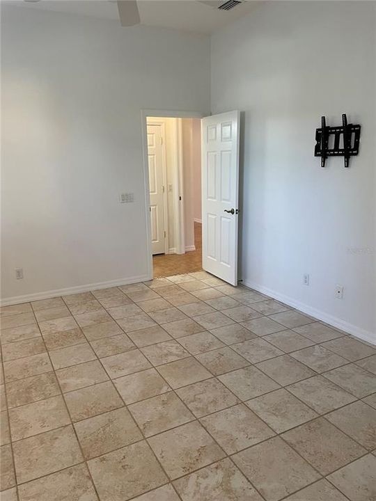 Activo con contrato: $3,495 (2 camas, 2 baños, 2186 Pies cuadrados)