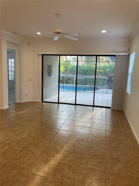 Activo con contrato: $3,495 (2 camas, 2 baños, 2186 Pies cuadrados)