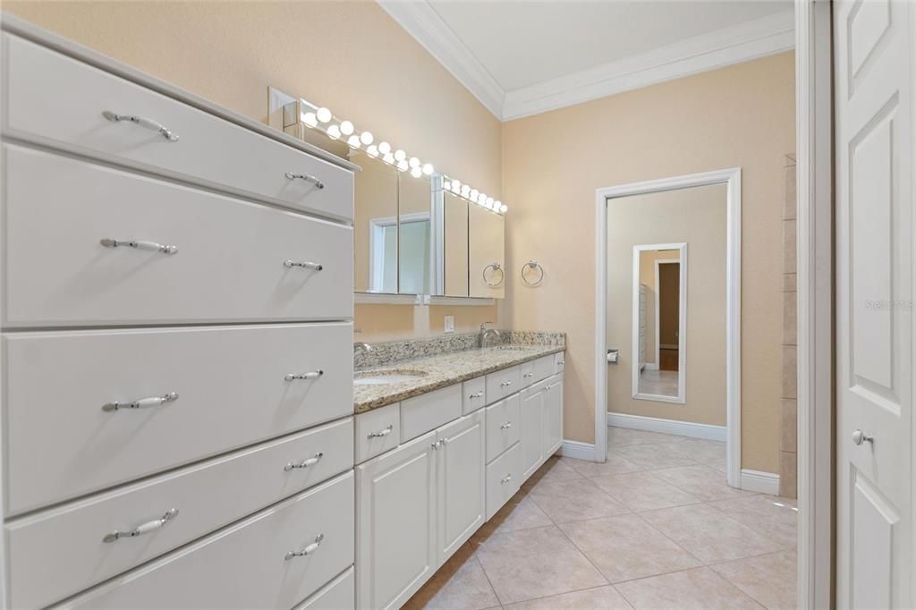 For Sale: $899,000 (3 beds, 2 baths, 1779 Square Feet)