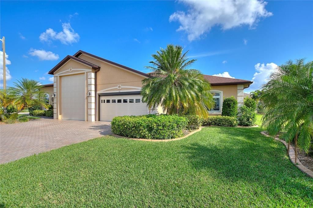 For Sale: $899,000 (3 beds, 2 baths, 1779 Square Feet)