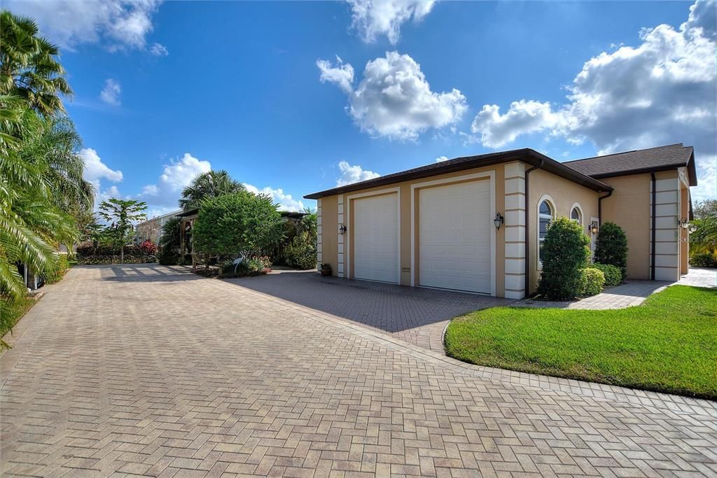 For Sale: $899,000 (3 beds, 2 baths, 1779 Square Feet)