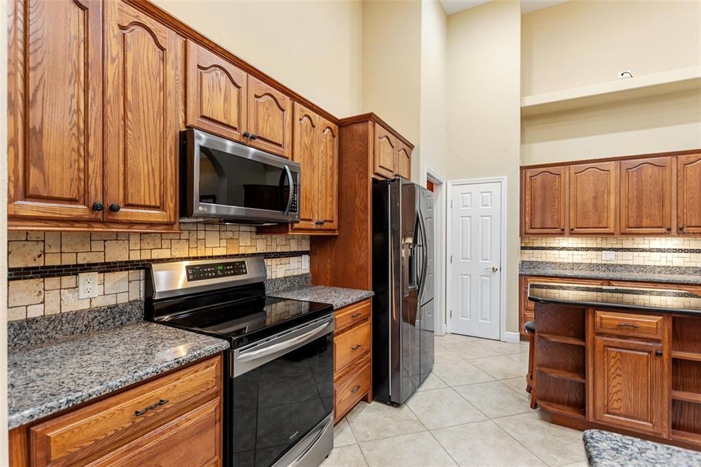 For Sale: $899,000 (3 beds, 2 baths, 1779 Square Feet)