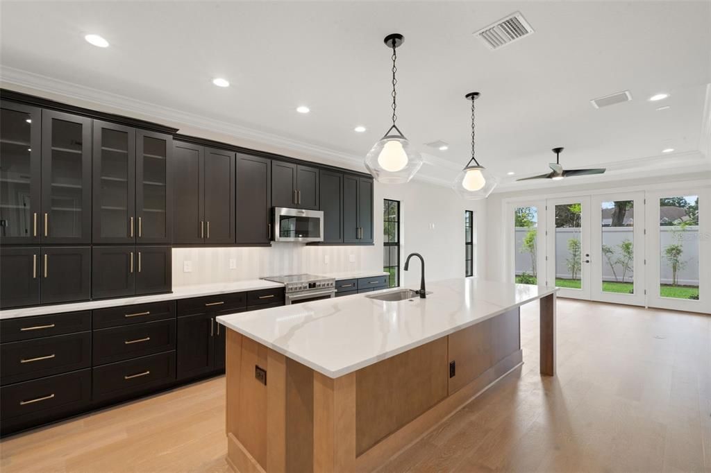 На продажу: $829,900 (5 спален, 4 ванн, 3127 Квадратных фут)