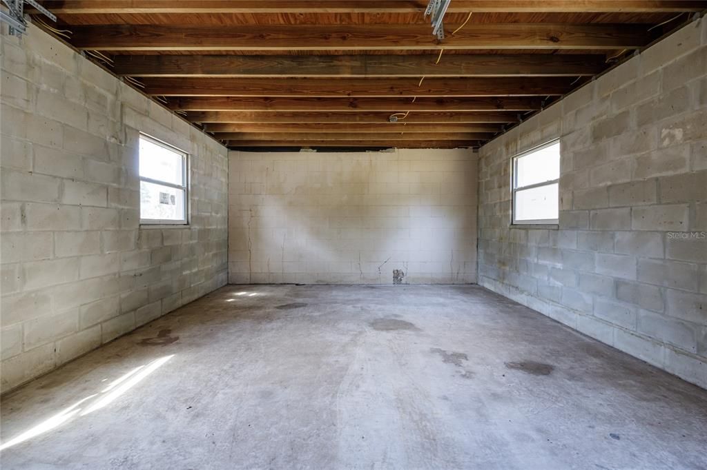 For Sale: $299,000 (4 beds, 2 baths, 2528 Square Feet)