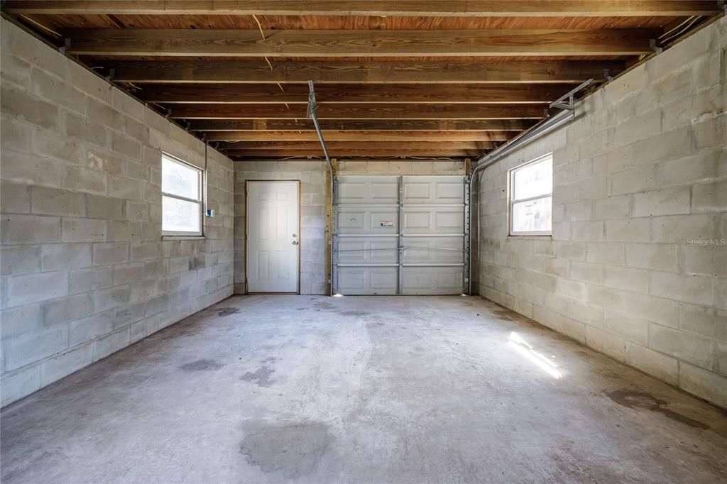 For Sale: $299,000 (4 beds, 2 baths, 2528 Square Feet)