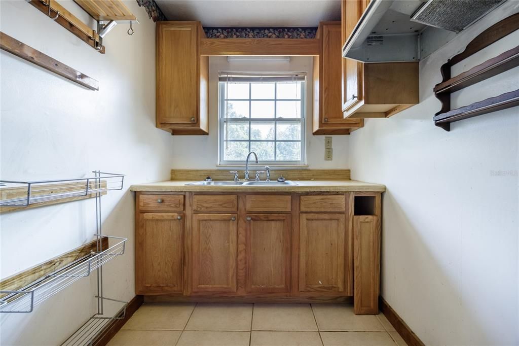 For Sale: $299,000 (4 beds, 2 baths, 2528 Square Feet)